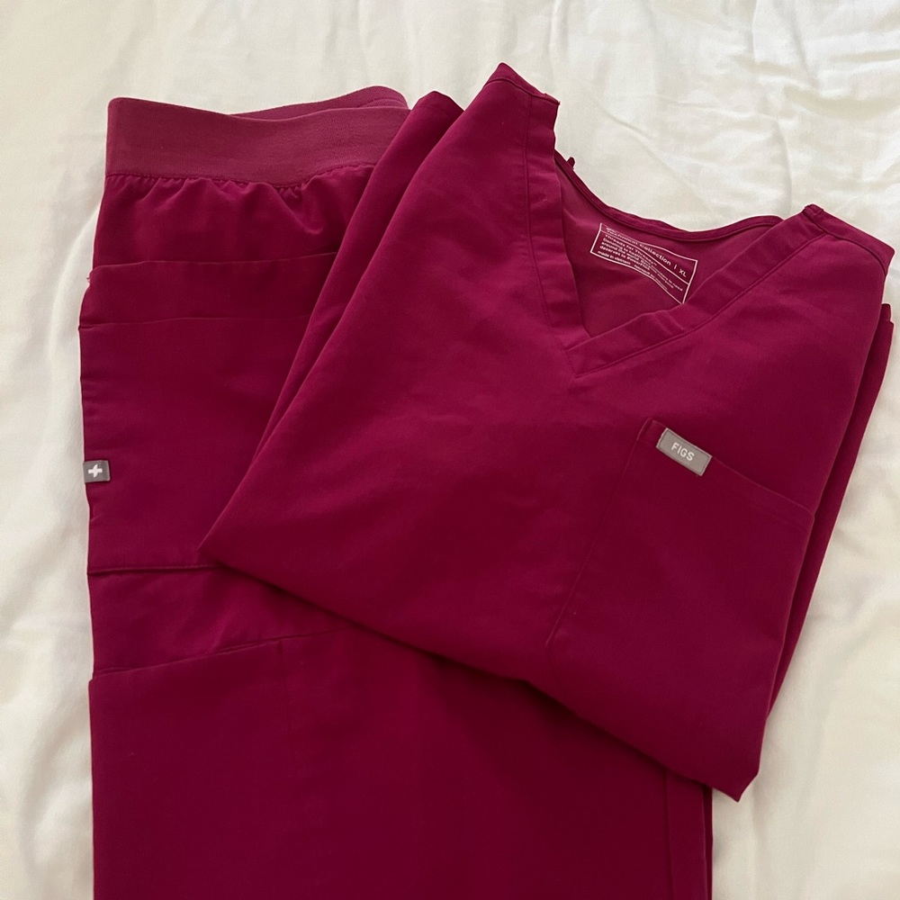 Figs scrubs MAGENTA